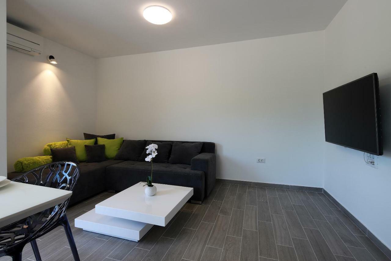 Apartmani Judita Pinezići Buitenkant foto