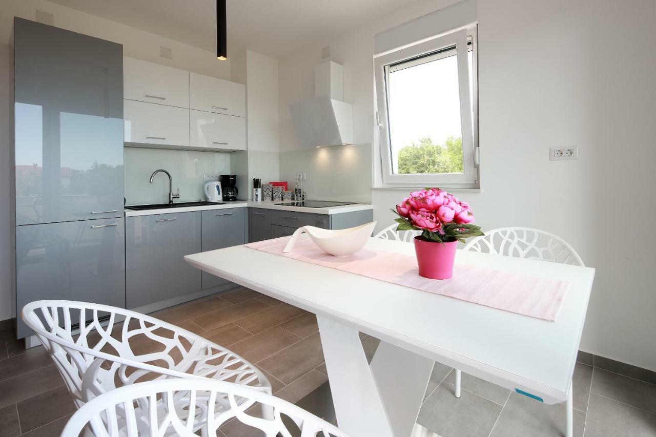 Apartmani Judita Pinezići Buitenkant foto