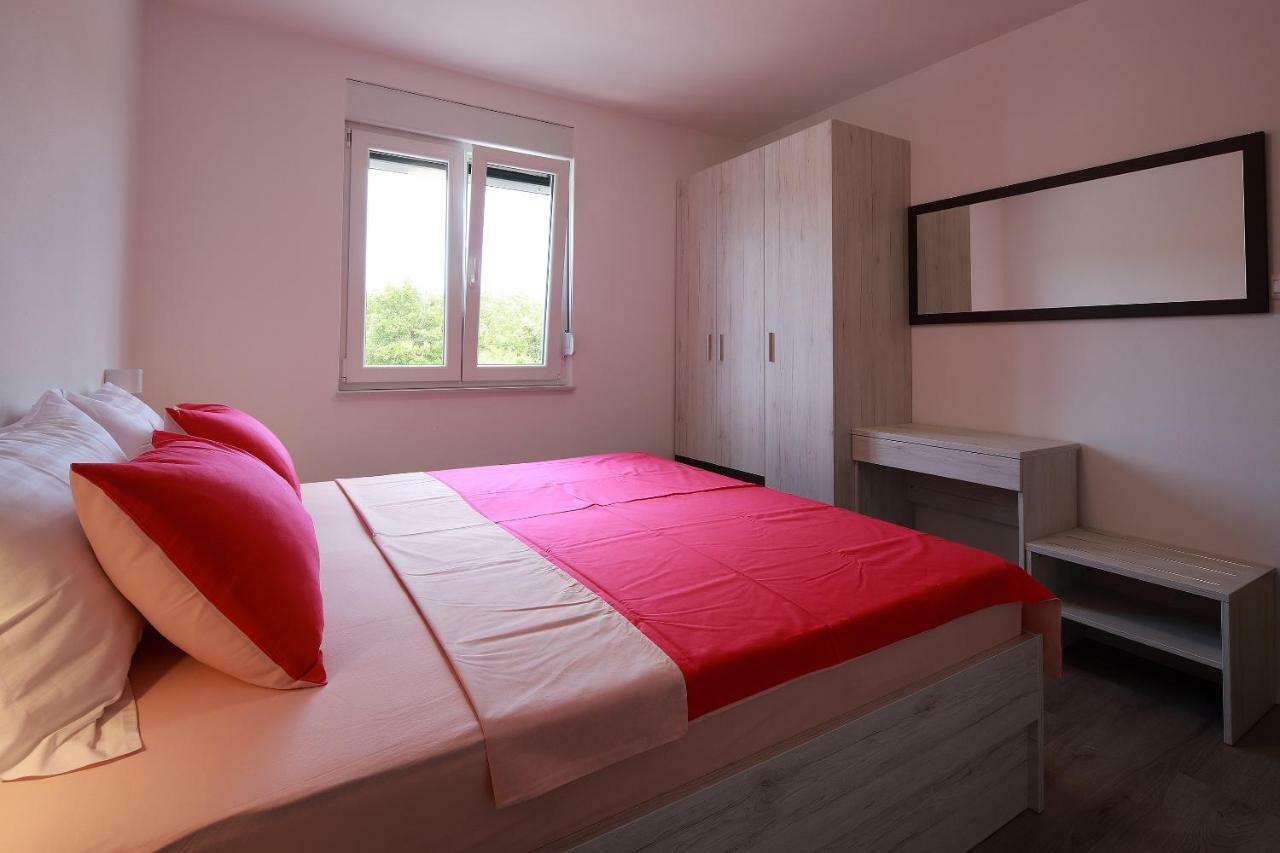 Apartmani Judita Pinezići Buitenkant foto