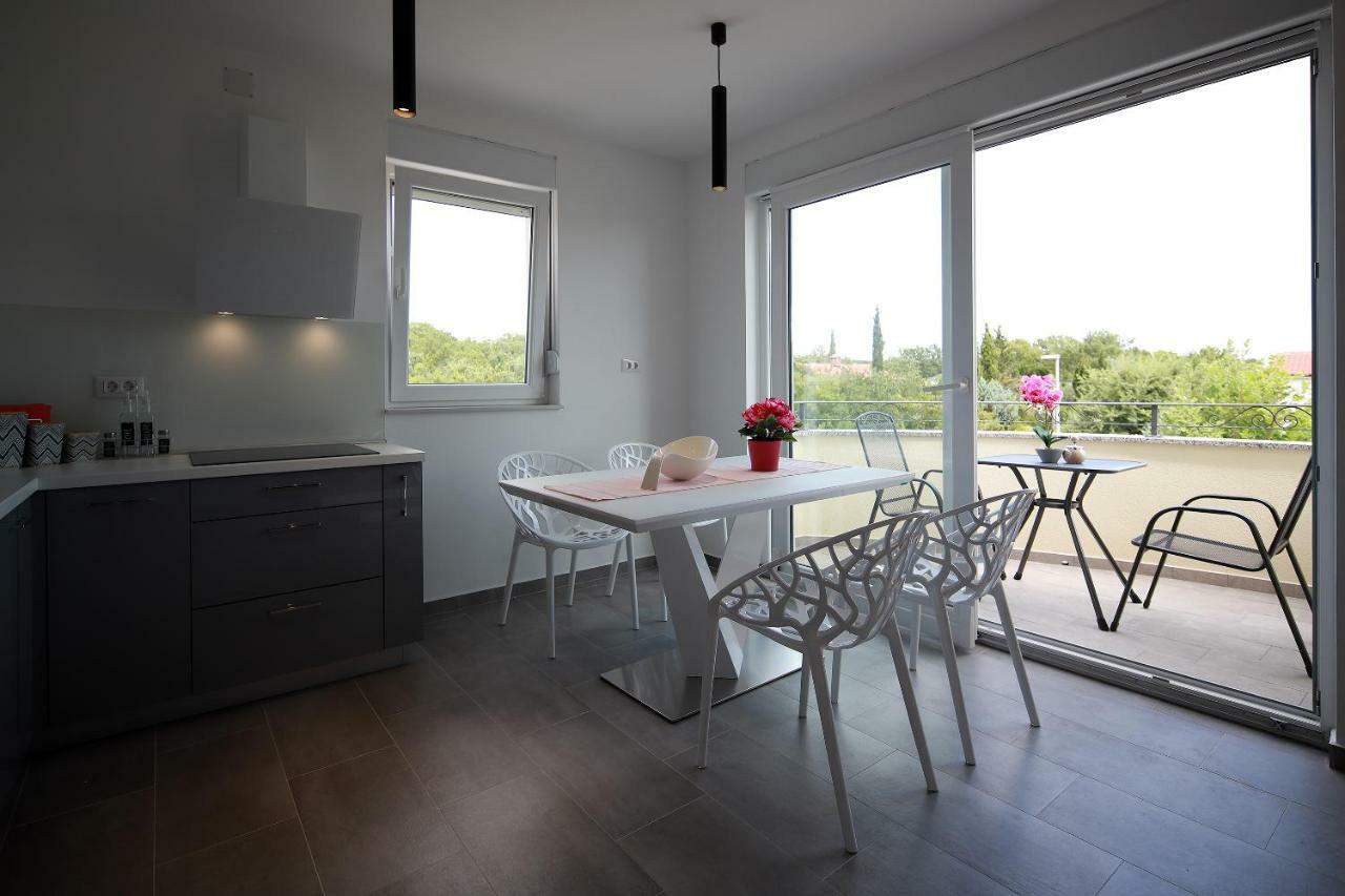 Apartmani Judita Pinezići Buitenkant foto