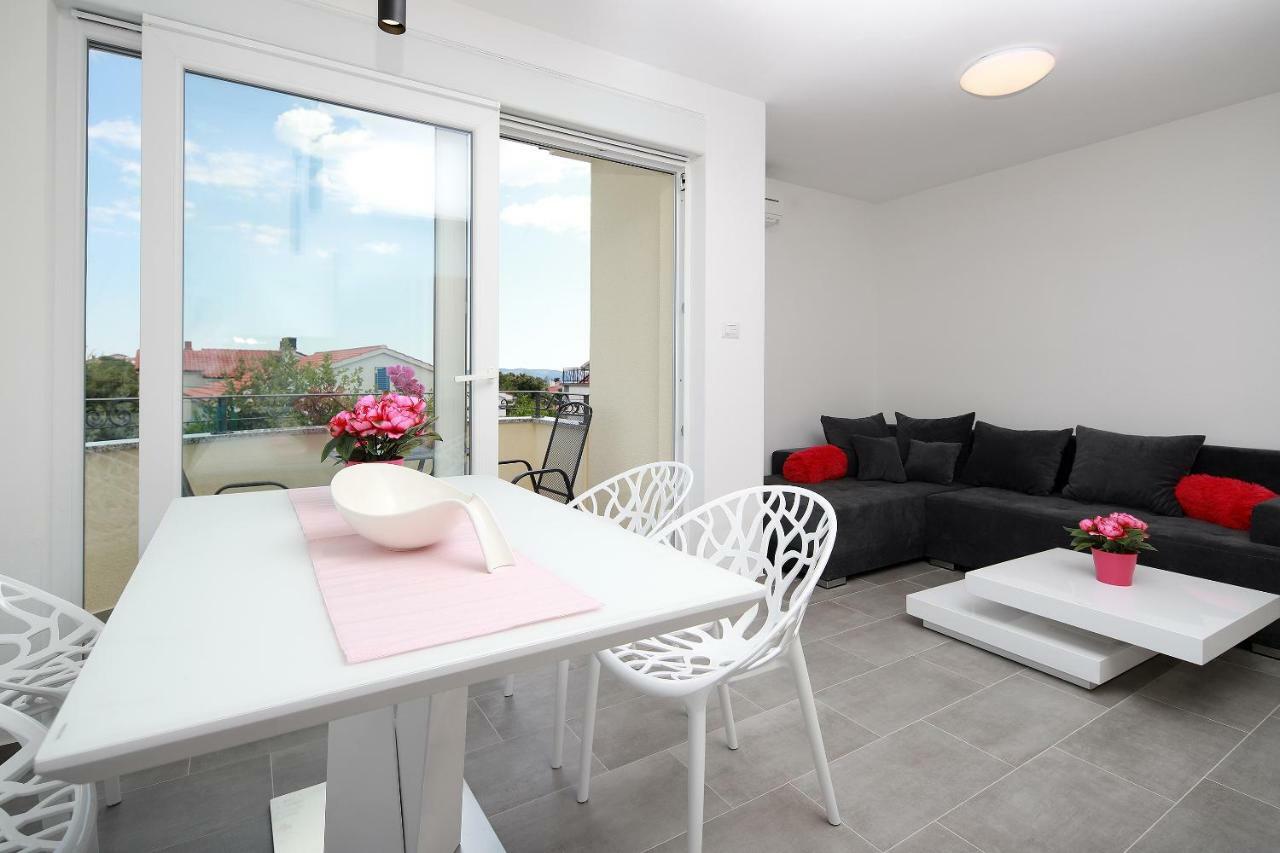 Apartmani Judita Pinezići Buitenkant foto