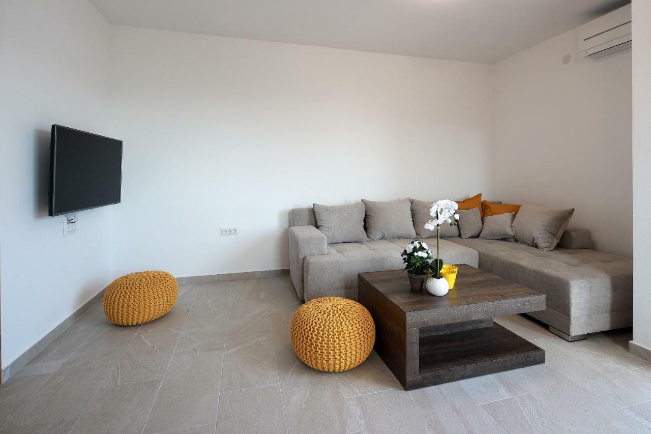Apartmani Judita Pinezići Buitenkant foto