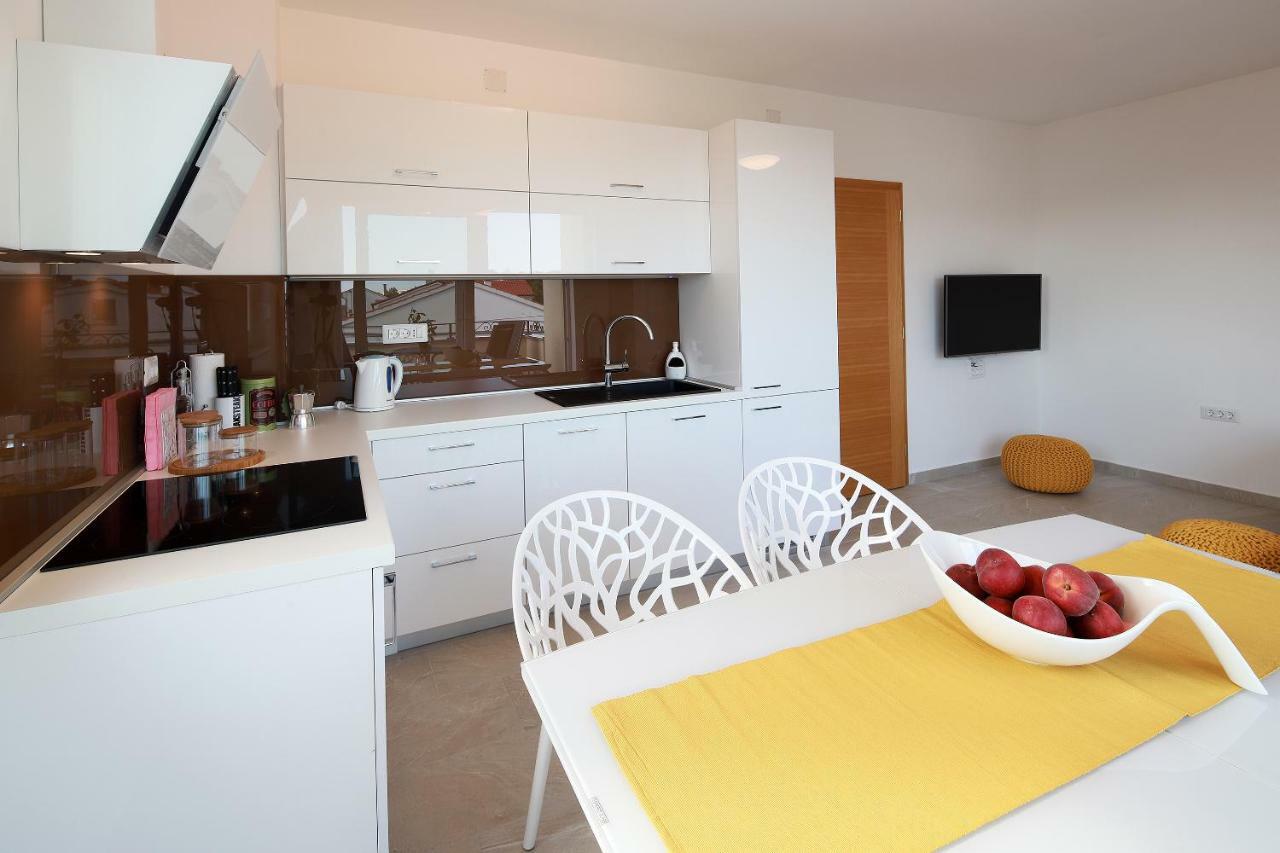 Apartmani Judita Pinezići Buitenkant foto